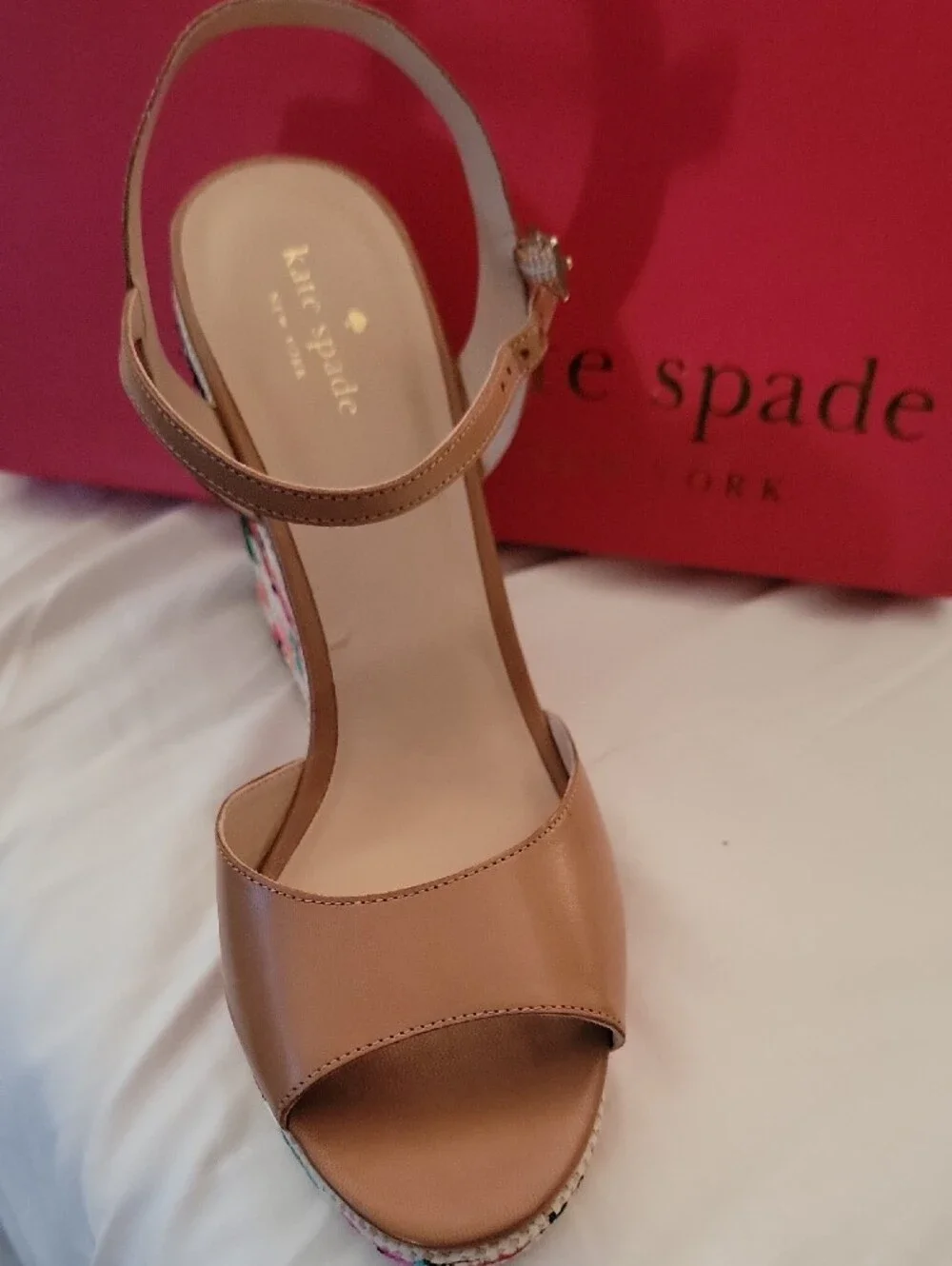 kate spade NWT Sz 10m tan leather wedge sandals with floral embroidered platform